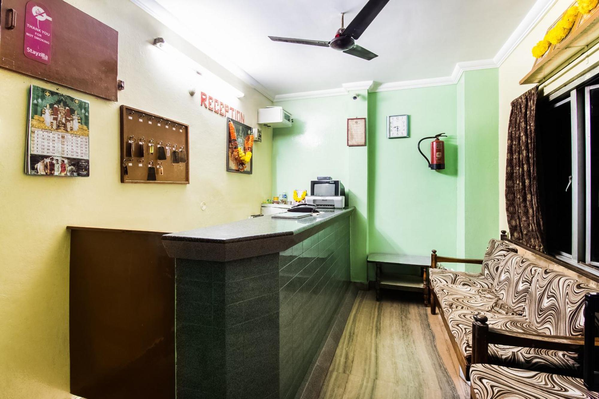 Spot On Sri Ratna Lodge Rājahmundry Exterior foto